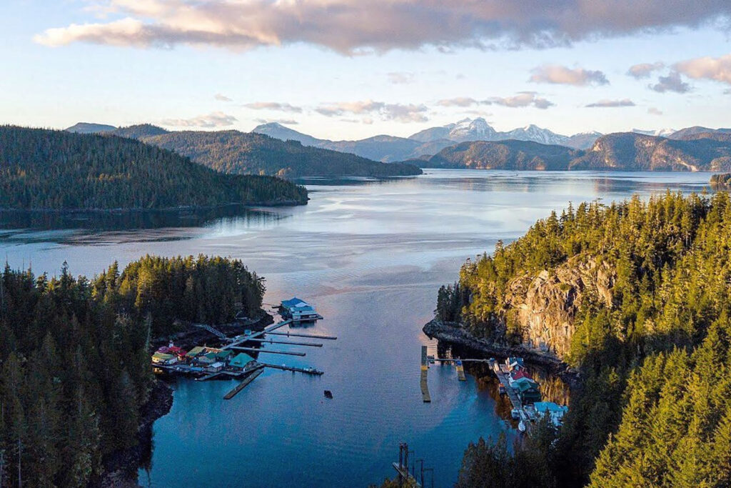 The Fox Group kayak campsite is located in a stunning setting, surrounded by the towering coast range mountains and the ocean.